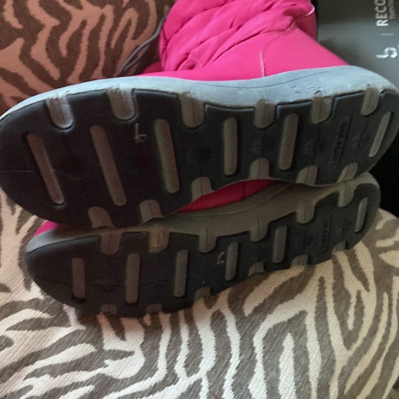 Shoe Sale Pink insulated snow boots. - Picture 7 of 7